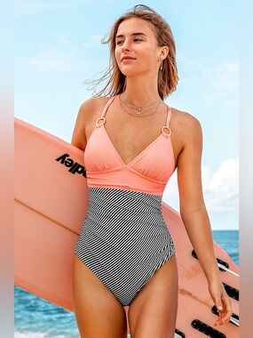 CUPSHE Peachy and Striped Gathered One Piece
Swimsuit size M